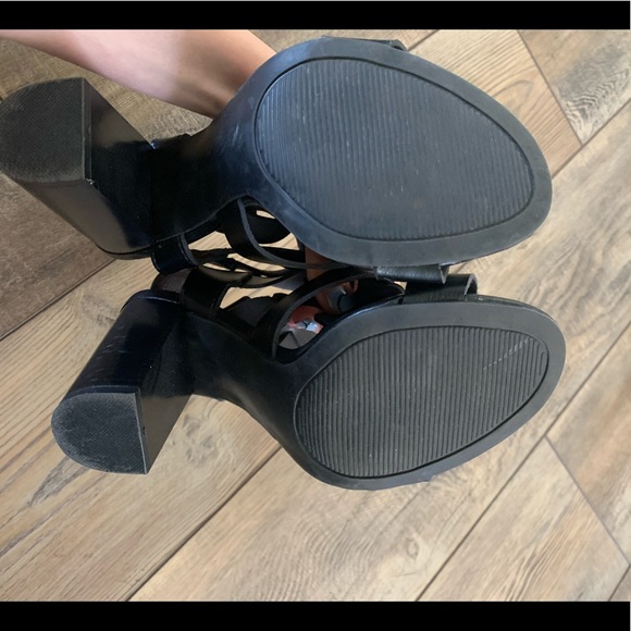 Heels - Picture 7 of 7